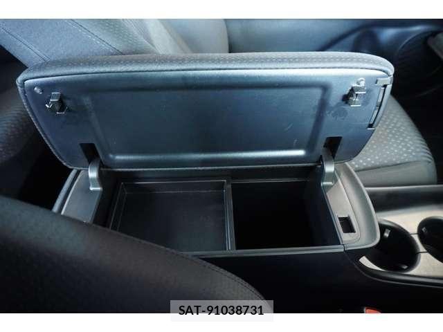 Toyota PRIUS 2016-11 6752894-26