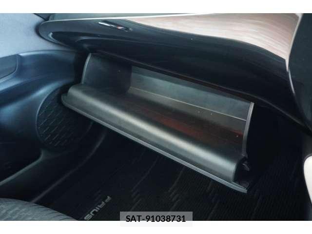 Toyota PRIUS 2016-11 6752894-27
