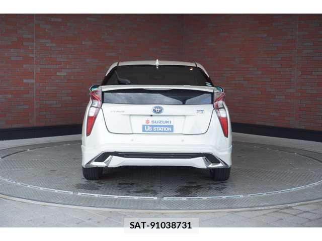Toyota PRIUS 2016-11 6752894-2