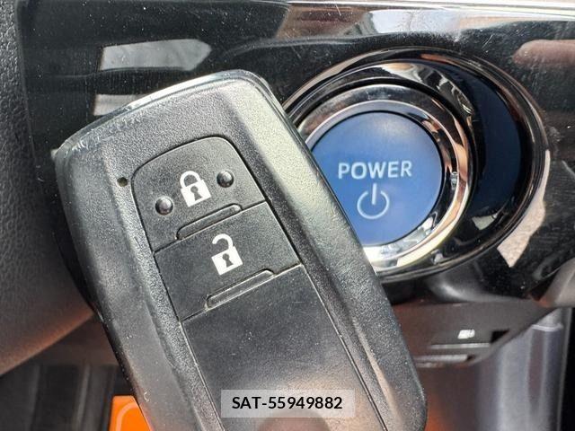 Toyota PRIUS 2017-03 6791414-16