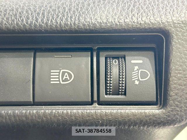 Toyota PRIUS 2023-06 6816596-5