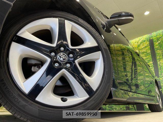 Toyota PRIUS 2018-06 6816609-12