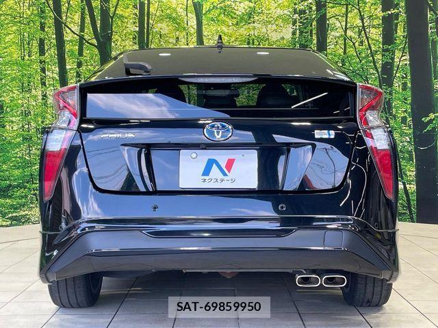 Toyota PRIUS 2018-06 6816609-14