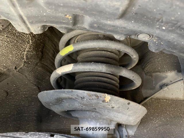 Toyota PRIUS 2018-06 6816609-19