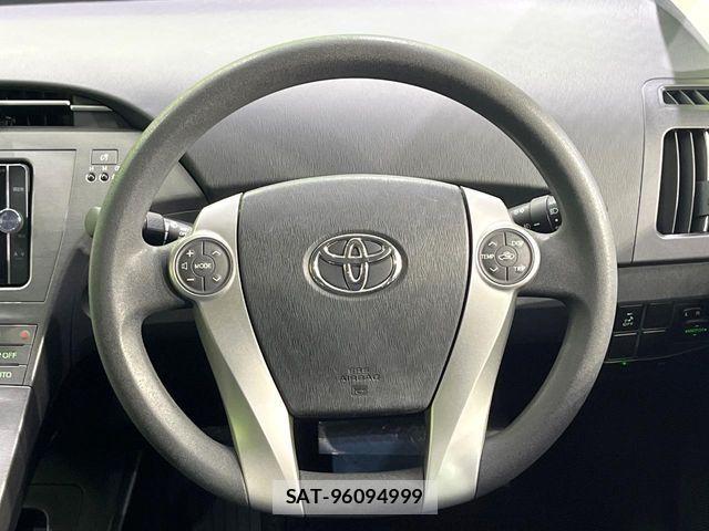 Toyota PRIUS 2013-11 6816651-10