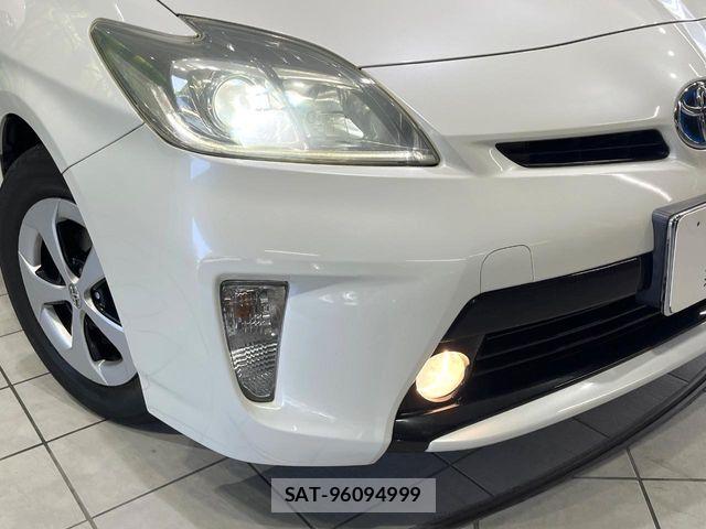 Toyota PRIUS 2013-11 6816651-11