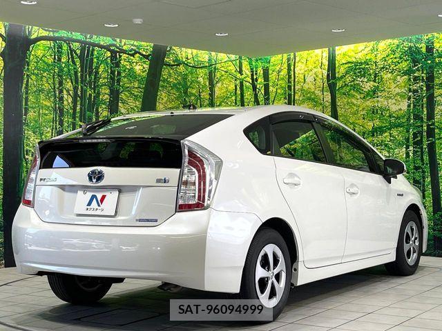 Toyota PRIUS 2013-11 6816651-16