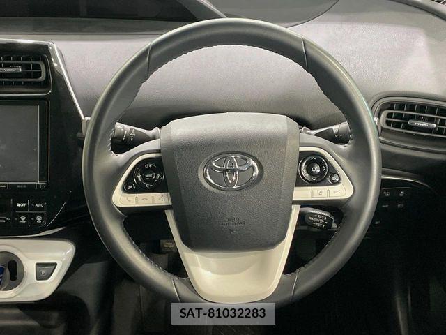 Toyota PRIUS 2017-06 6816608-10