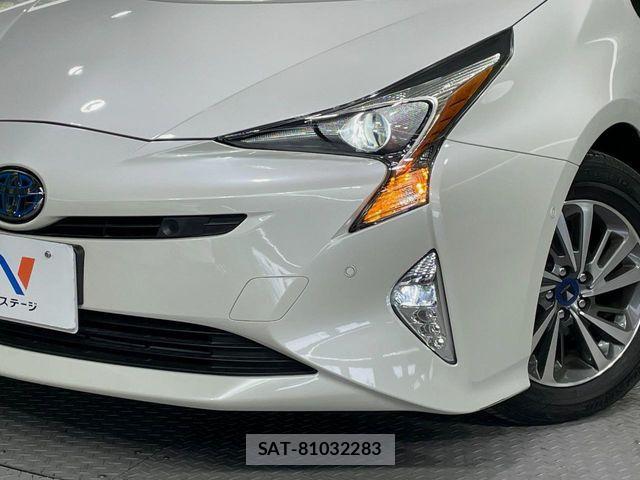 Toyota PRIUS 2017-06 6816608-11