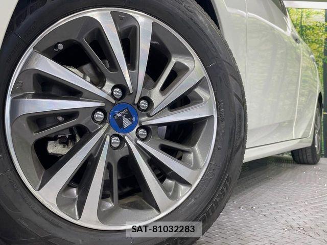 Toyota PRIUS 2017-06 6816608-12
