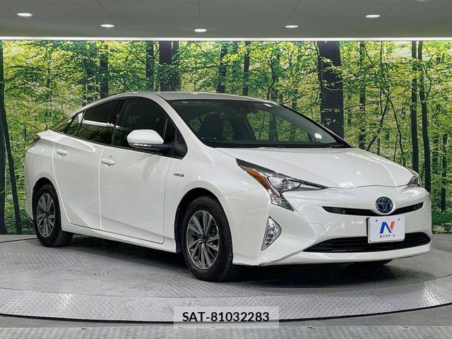 Toyota PRIUS 2017-06 6816608-15