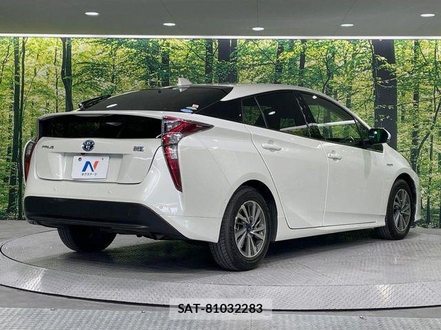 Toyota PRIUS 2017-06 6816608-16