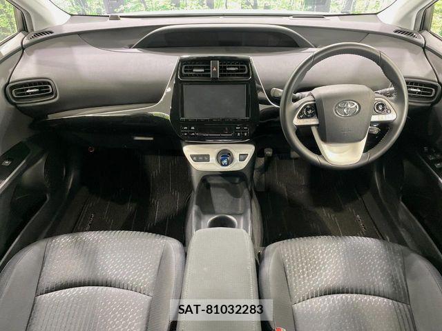 Toyota PRIUS 2017-06 6816608-1