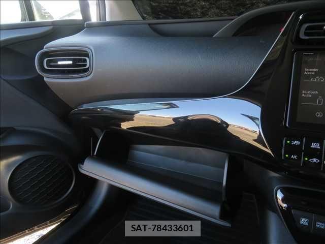 Toyota PRIUS 2019-09 6816612-12