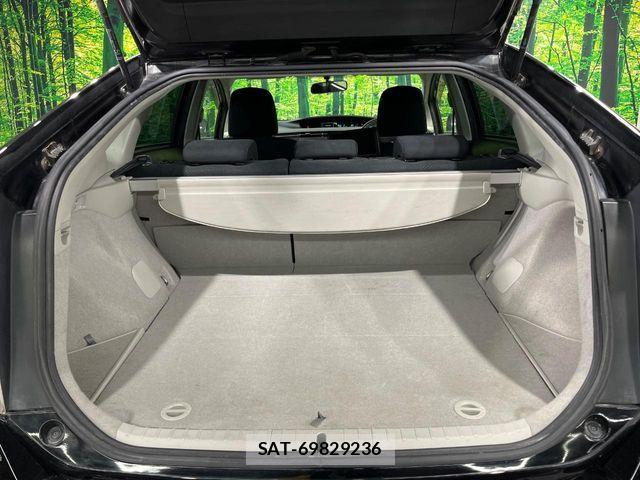 Toyota PRIUS 2013-01 6816655-9