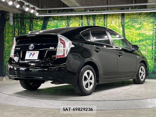 Toyota PRIUS 2013-01 6816655-16