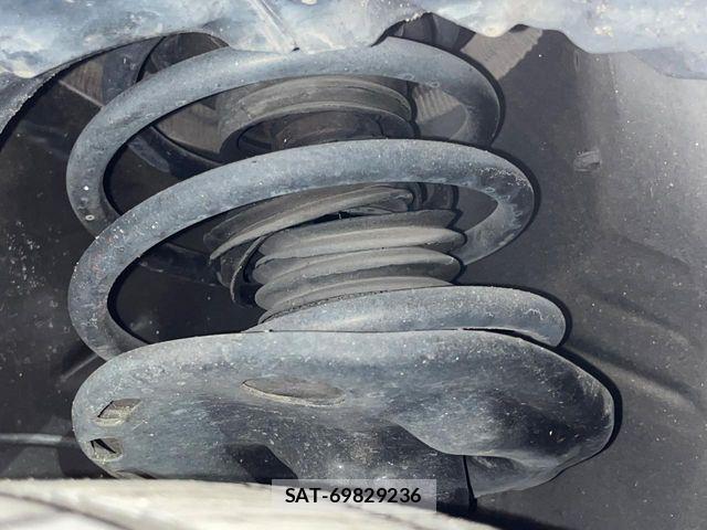 Toyota PRIUS 2013-01 6816655-19