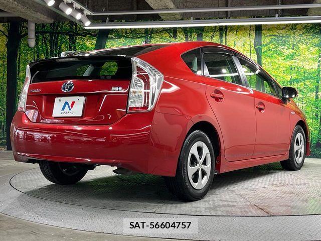 Toyota PRIUS 2014-02 6816662-16