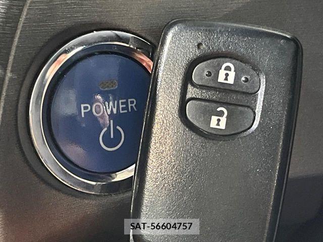 Toyota PRIUS 2014-02 6816662-2