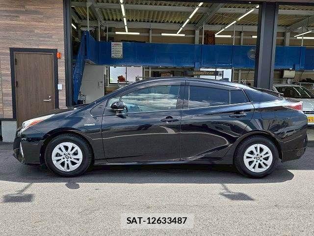 Toyota PRIUS 2016-01 6816604-13