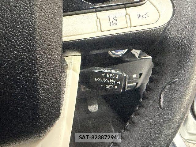 Toyota PRIUS 2016-06 6816634-16
