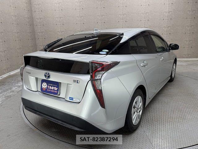 Toyota PRIUS 2016-06 6816634-3