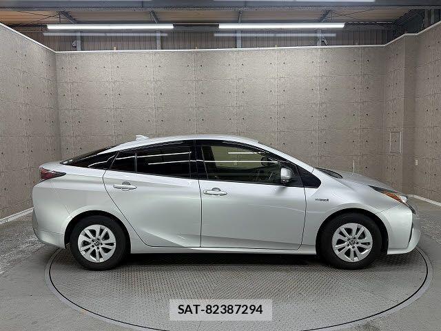 Toyota PRIUS 2016-06 6816634-5