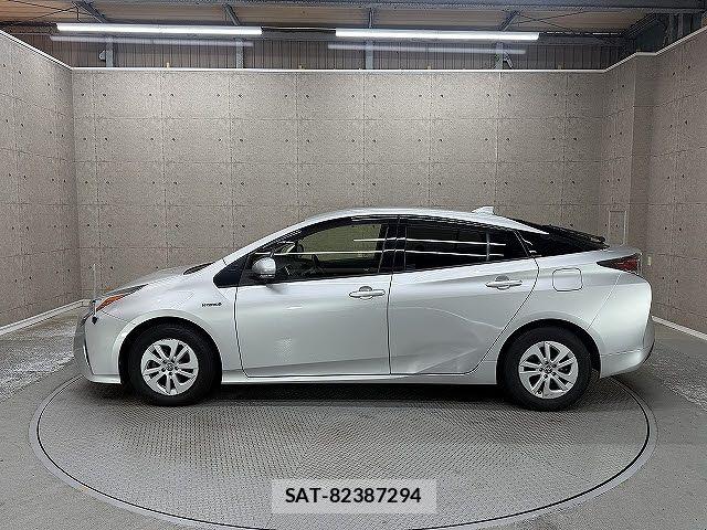 Toyota PRIUS 2016-06 6816634-6