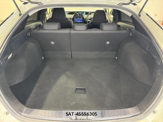 Toyota PRIUS 2017-03 6816625-10