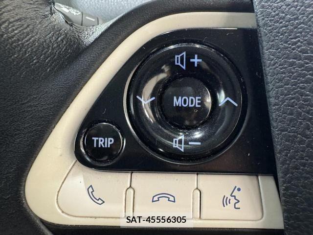 Toyota PRIUS 2017-03 6816625-12