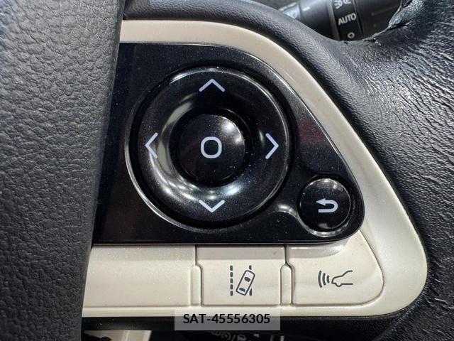 Toyota PRIUS 2017-03 6816625-13