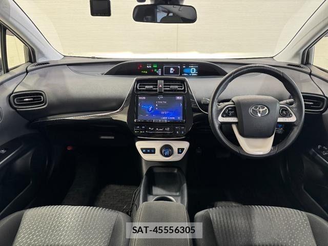 Toyota PRIUS 2017-03 6816625-1