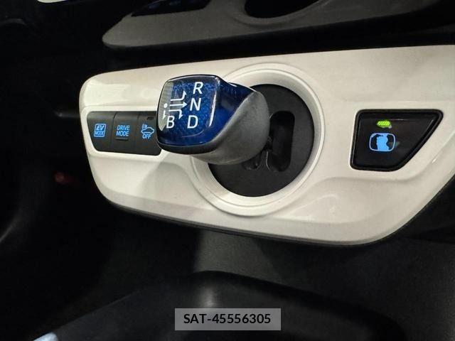 Toyota PRIUS 2017-03 6816625-19
