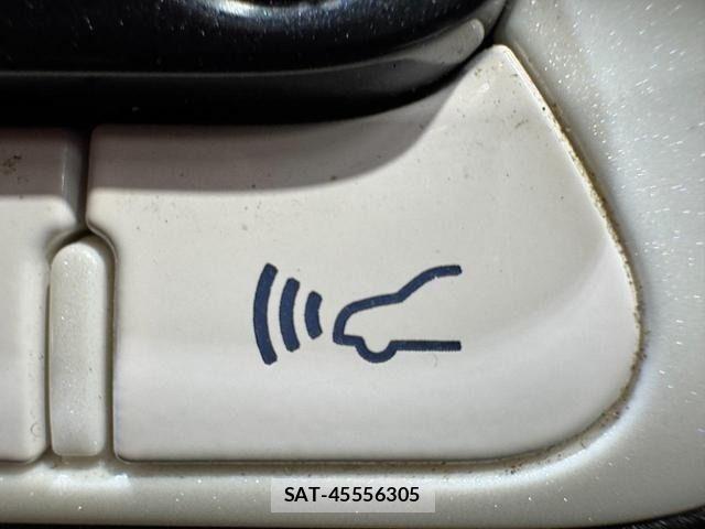 Toyota PRIUS 2017-03 6816625-22