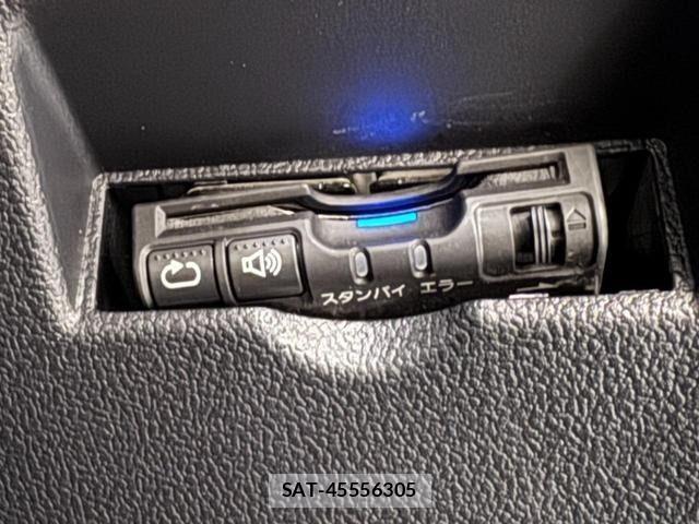Toyota PRIUS 2017-03 6816625-23