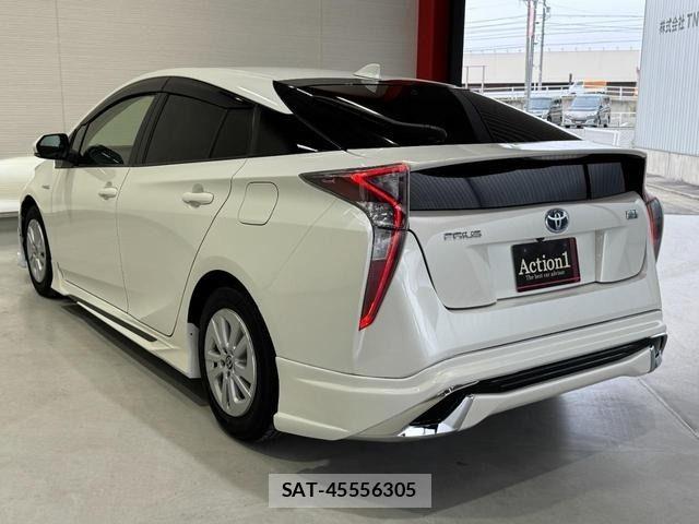 Toyota PRIUS 2017-03 6816625-3