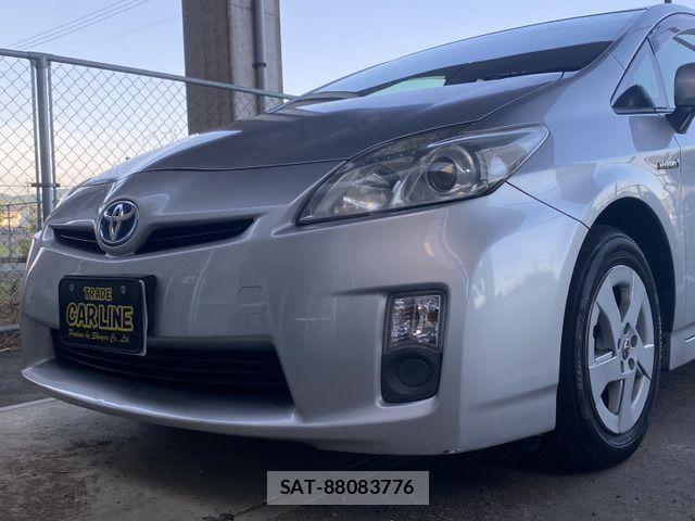 Toyota PRIUS 2011-07 6816674-12