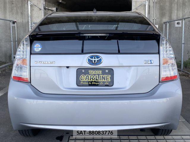 Toyota PRIUS 2011-07 6816674-15