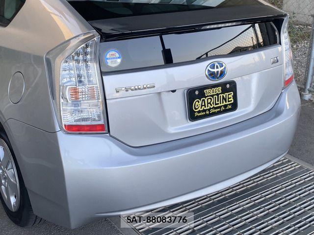 Toyota PRIUS 2011-07 6816674-17