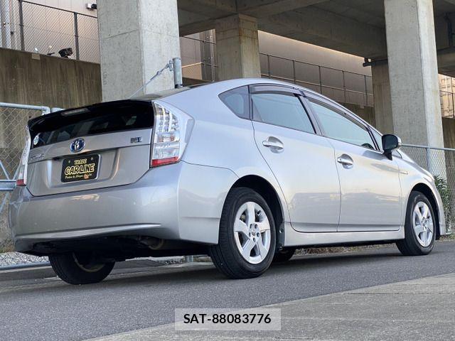 Toyota PRIUS 2011-07 6816674-1
