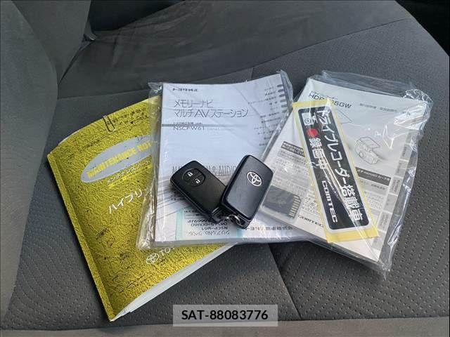Toyota PRIUS 2011-07 6816674-21