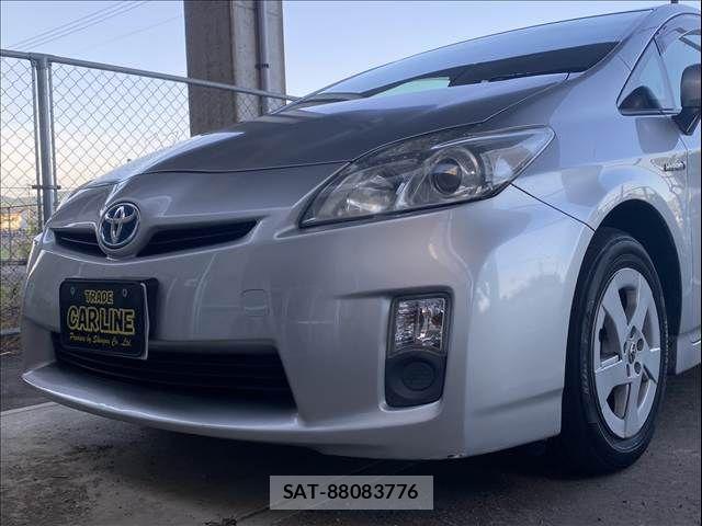 Toyota PRIUS 2011-07 6816674-24
