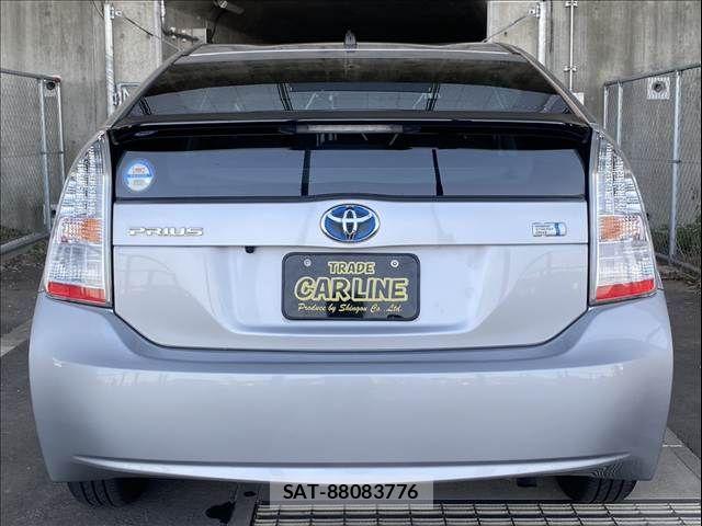 Toyota PRIUS 2011-07 6816674-27