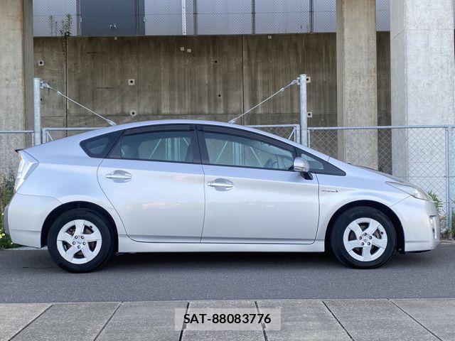 Toyota PRIUS 2011-07 6816674-4