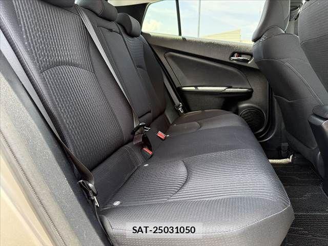 Toyota PRIUS 2018-02 6816636-17