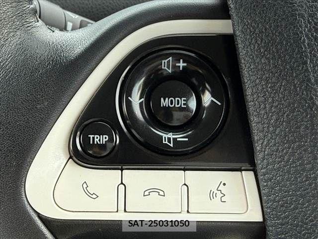 Toyota PRIUS 2018-02 6816636-21