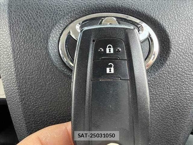 Toyota PRIUS 2018-02 6816636-22