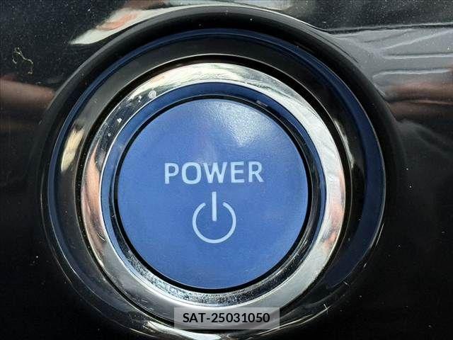 Toyota PRIUS 2018-02 6816636-24