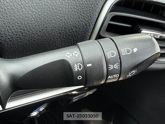 Toyota PRIUS 2018-02 6816636-26