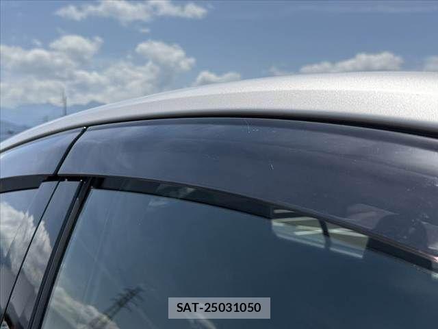 Toyota PRIUS 2018-02 6816636-29